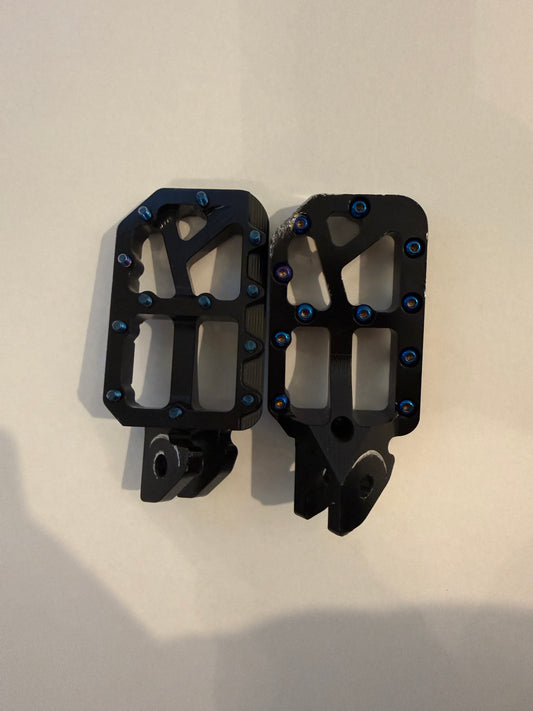 Black foot Pegs